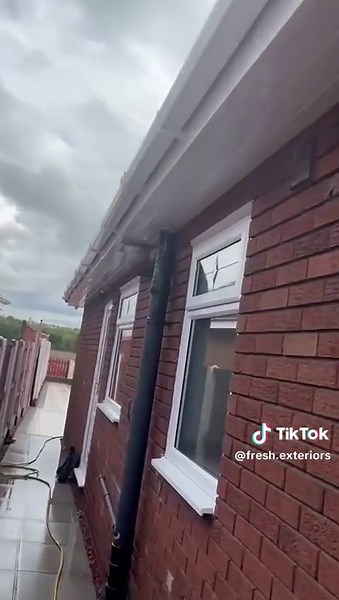 Coming into gutter clean season as the winter approaches #exteriorcleaning #guttercleaning #liverpool #merseyside #satisfyingcleaning
