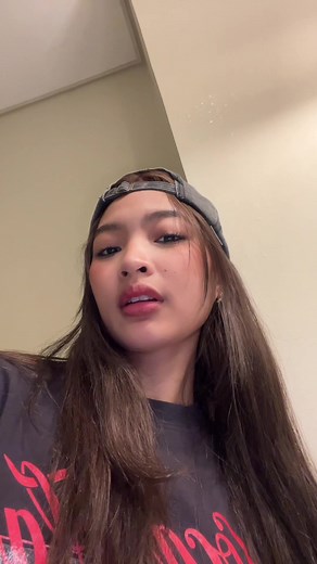 Colet Vergara's Stylish Cap Collection & Fashion Moments