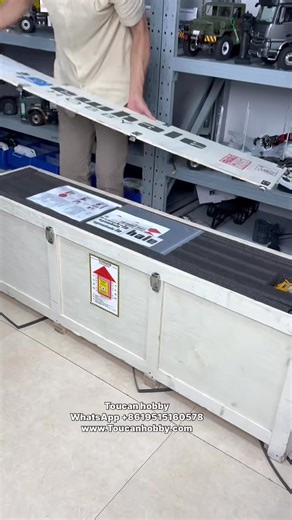 1.4M views · 22K reactions | Unboxing the 6 axle passive 1/14 scale hydraulic 1350 mobile crane with y-wings pre installed 朗朗朗朗 #Toucanhobby #RCmodel #model #rcconstructionmodels #rcconstruction #hydraulic #RC #crane #construction #hydraulicrc | Toucanhobby RC Model | Facebook