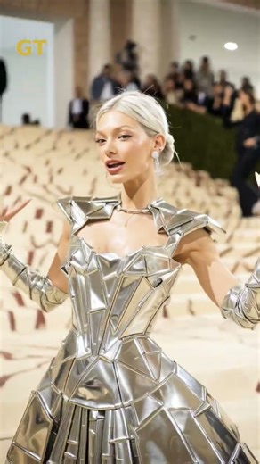 🔥 Cyberpunk Queen on the Red Carpet — Futuristic Fashion 2025 🔥