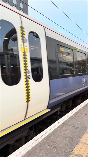 Elizabeth line London Train service #shorts