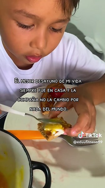 Tiempo de Calidad me gusta llamarlo, la gran mayoria de Domingo tenemos mercado, cocinamos juntos y luego disfrutar ese momento del desayuno, mientras charlamos, me cuenta sus deseos, sus historia me hace 50 pregunta en el desayuno no tiene un precio no cambiaria ese momento por nada del mundo. Estoy contruyendo mi vejez❤️