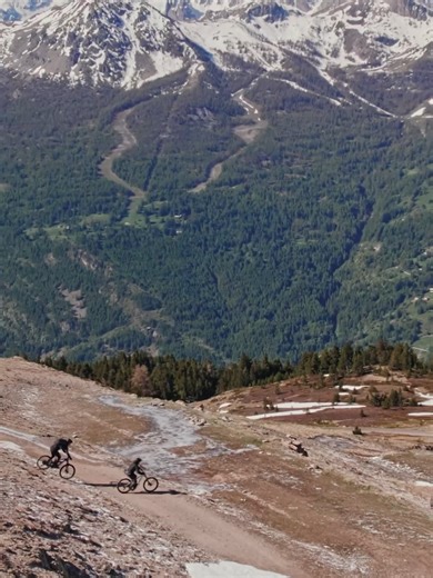 Si comme Carl, tu souhaites devenir Moniteur.rice de VTT et vivre de ta passion, rejoins notre formation DEJEPS VTT qui démarre en septembre 2026 ! 🚵 Si tu veux en savoir plus sur la formation, on organise une réunion d’information en ligne le 18 mars à 18h 📅 🖇️ inscription sur ucpa-formation.com #ucpa #ucpaformation #vtt #mtb #enduro