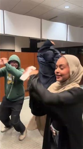 Representing at the UW Tower 👍 #uw #seattle #eastafrica #huskylife #fyp