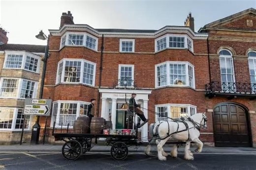 ‘Inexperienced’ couples wanted to manage pubs for 'UK’s strangest brewery'