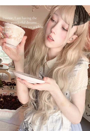 Alice in Wonderland Cosplay: An Effort to Remember