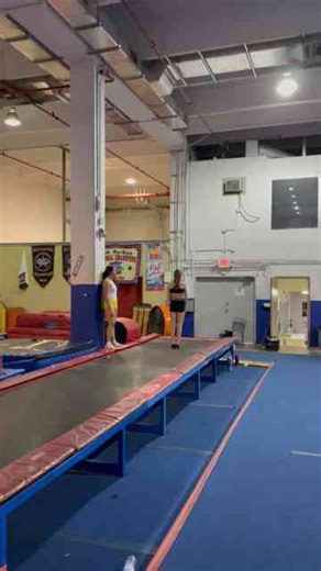 Impressive Gymnastics Routine on the Trampoline