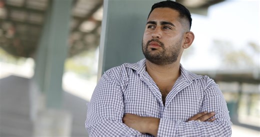 Immigration agents confront citizens