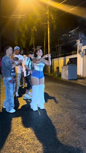 asi chaky bley, etervidos y tash crearon el baile para su tema MUÑECA junto a carter films