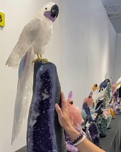 1M views · 26K reactions | One of the Most amazing Handcraved Crystal Birds you will ever see !! Daniel Venturini is an artist who creates birds carved in stone in Brazil, which come in all different species, sizes, and especially, colors. Location: Tucson show 2020 Video Credits: Om Crystals | Geology Love | Facebook