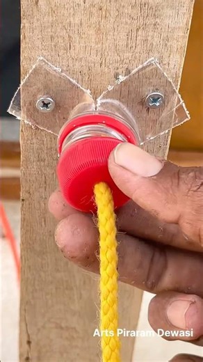 DIY | Twist- Lock Bottle cap hook, very useful!