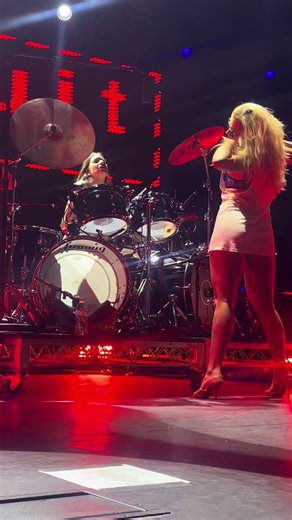 Recording Danielle Haim's Performance at the Concert