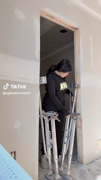 Construction Site Techniques: Adjusting Scaffolding Safely