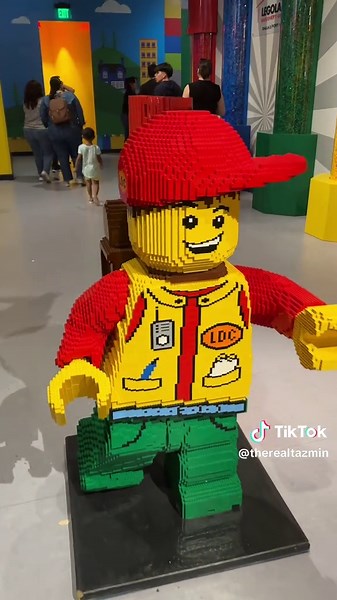 Endless smiles, Finding Dory and of course … a new LEGO set 🤞🏽💕 #familyfun #lego #aquarium