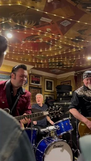 Let's get this weekend going! #bluesguitar #bluesmusic #gretsch #gretschguitars #ukblues #canada | Ruzz Guitar's Blues Revue