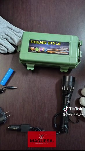 Linterna Recargable LED: Potencia y Versatilidad