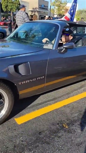 Trans Am + American Flag = 🔥🔥 #transam #pontiactransam #pontiacfirebird
