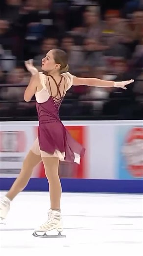 𝗙𝗜𝗚𝗨𝗥𝗘 𝗦𝗞𝗔𝗧𝗜𝗡𝗚⛸️ | Not everything worked out for Alina today,but this 4S was breathtakingly beautiful,I missed seeing it at competitions😍 #figureskating... | Instagram