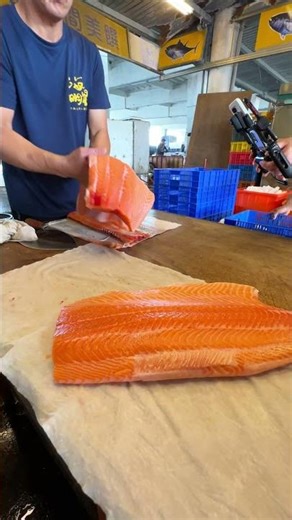 next level salmon cutting artistry at its peak#fishfillet #prochef #reelsviral