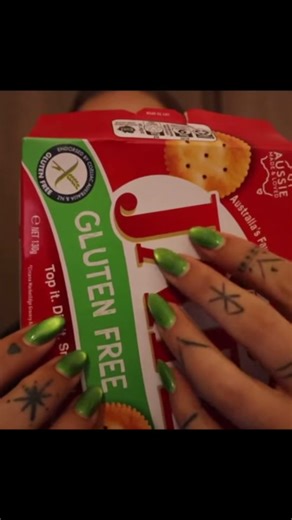 #asmr #asmrsounds #asmrvideo #asmrtiktoks #asmreating FULL vid: https://youtu.be/fpz2OgpXpos?si=AcauzI_bIvysQxGv