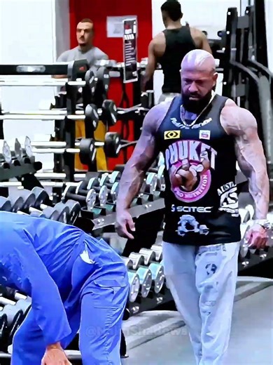 The Cleaner was SCARED #funnygym #prank #gymprank #funny