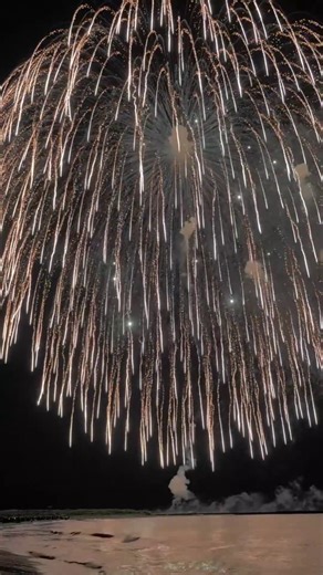 62K views · 2K reactions | World's Biggest Firework Bombs!勞 #fireworks #firework #feuerwerk #fuegosartificiales #pyro #pyrography #fireworkshell #fyp #foryou #pyro4life #fireworkshow #usa #4thofjuly | CharlesPyro Fireworks | Facebook