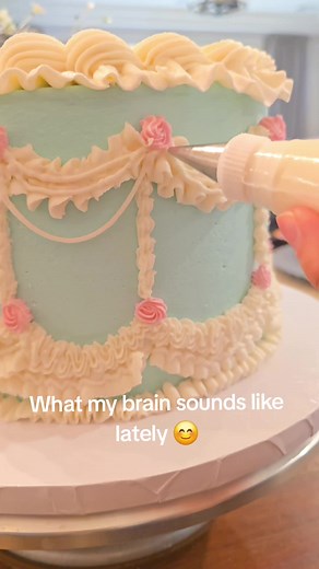 Mastering Drop Piping for Cake Decorating