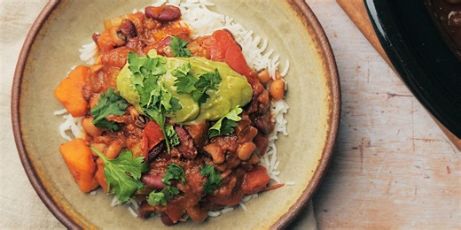 The ultimate cosy meal: vegan slow cooker chilli recipe