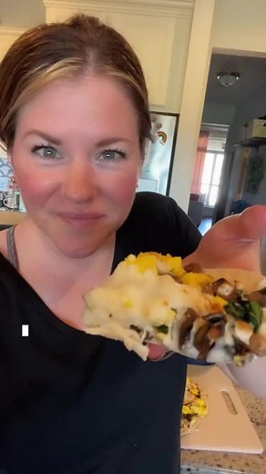 15K views · 421 reactions | Put foil on the bottom of the air fryer basket so the tortilla doesn’t fly around. #useitupchallenge #breakfastpizza #stephgigliotti #airfryerrecipes | Stephanie Gigliotti | Facebook