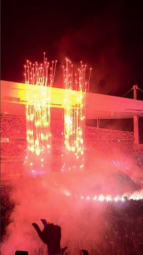 100K PEOPLE SINGING ALL OF THE LIGHTS WITH YE (KANYE WEST) 🤯