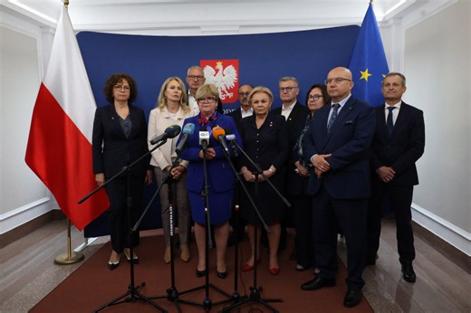 Deszcz pieniędzy z SAFE dla Podkarpacia i burza gradowa zarzutów dla PiS