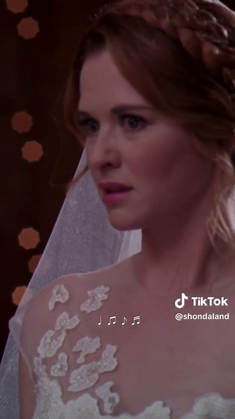 The facial expressions of everyone in the room really do a good job of running through every emotion we felt watching this scene 😂🫣 #GreysAnatomy