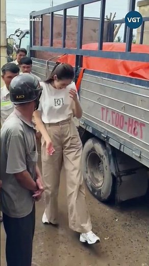 Viết Vương và Đỗ Hà đi từ thiện, lộ thái độ thật