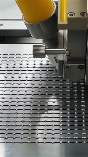 In LED drop fluorescent powder！High-end industrial LED production factory