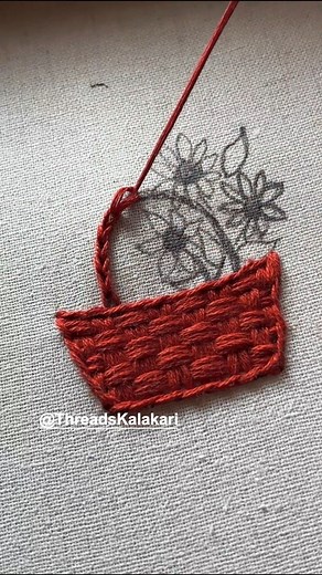 🌸 MOST Beatiful hand embroidery design for Beginners Details Create a beautiful flower using split stitch and lazy daisy stitch 🌸 Use the split stitch to make the flower center — bring the needle up and split the previous stitch for a neat, textured look. Then make the petals with lazy daisy stitch — form small loops and tack them down at the tip. Together, they create a simple and lovely flower design perfect for beginners! 💕 #handembroiderywork #handembroideryvideo #handembroideryart #love 