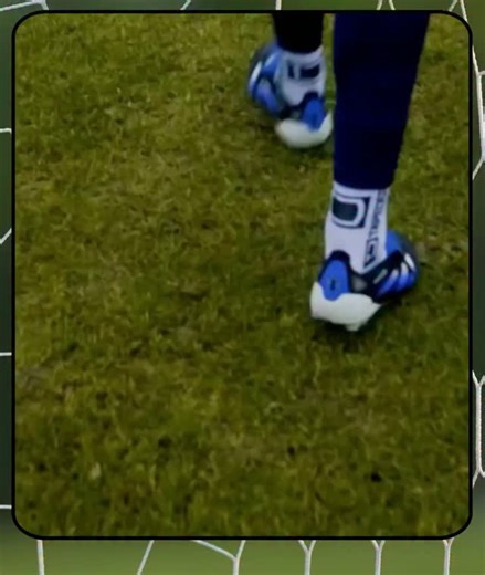 ES.NET® on Instagram: "Beyond reflexes: pure perception. 🚥🧤 ​A look into today’s specialized session where the KV Mechelen goalkeepers pushed their mental agility to the limit. The goalkeeper coach implemented a perceptual-cognitive drill using visual color commands to sharpen focus and reaction. ​In the modern game, speed of thought is just as vital as physical reach. This exercise forces the keepers to process information and make split-second decisions before ever making a move. ​The grind