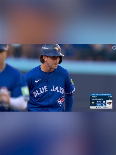 Ernie Clement cashes in his third run of the game and makes it 5-0 Blue Jays! 🎥: Sportsnet | #BlueJays | The Blue Jays Nation