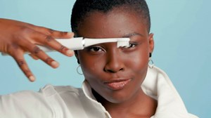 BRUUSH Premium Electric Toothbrush: 3 Replacement Heads, Kids & Adults Travel Kit