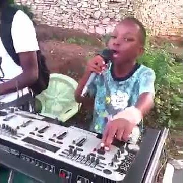 Solomon Kampala Kyagulanyi - Free Style & Deejaying | Fire Base Army 2015