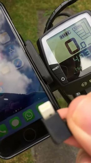 Iphone opladen op een elektrische fiets via Bosch Intuvia