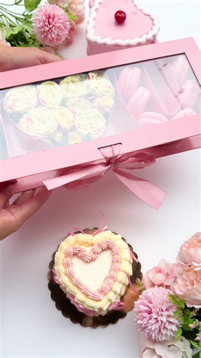 The sweetest Valentine’s gift box 🩷 Whether for your sweetie or for yourself this cute gift set with fresh dipped strawberries, fresh flowers, and fresh made macarons is swoon worthy. Very limited quantities available so grab yours now. Preorder for pick up on February 13th and 14th 🩷 📍 The Flour Petal Bakery 32907 Tamina Rd suite c, Magnolia TX 77354 Tuesday-Friday 11am-8pm Saturday 9am-8pm Sunday 12pm-4pm MONDAYS CLOSED #valentinesbaking #valentinestreats #houstonbakery #houstonsweets #hous