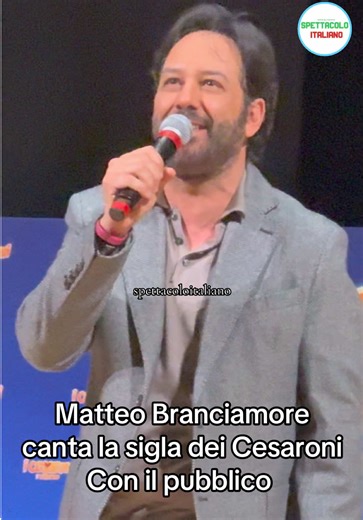 Matteo Branciamore canta la sigla dei Cesaroni “Adesso che ci siete voi” con il pubblico, durante la presentazione della settima stagione “Il ritorno” #icesaroni #cesaroni #icesaroni7 #cesaroni7 #matteobranciamore