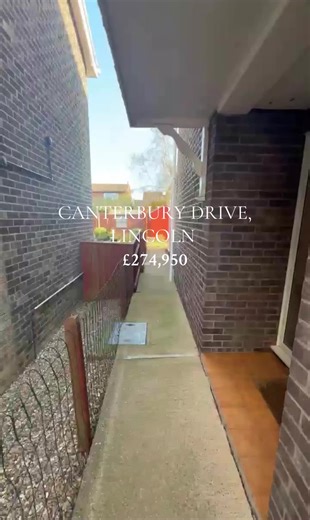 📍Canterbury Drive, Lincoln | FOR SALE This 3-bedroom detached home in Washingborough offers spacious living across two floors, perfect for families. The ground floor features a kitchen, large dining room, spacious lounge, and a partial garage conversion with a shower room and storage. Upstairs, three well-sized bedrooms share a three-piece bathroom, with a recently fitted boiler-ensuring efficiency. Outside, a sunny, well-maintained garden with a patio and flower beds provides a lovely outdoor 