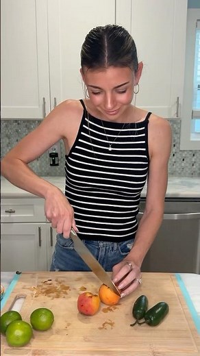 Jalapeño Peach Grilled Chicken 🍑 | Recipe Details in Description | cookingkatielady.com
