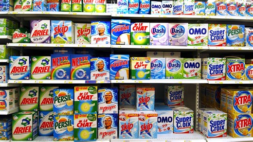 Cycle court, linge délicat, couleurs foncées... Faut-il acheter les lessives spéciales?