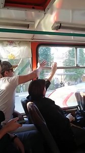 This silent fight over a bus window is so overdramatic... 😂😂 ViralHog | VT