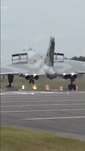 Vulcan Bomber's Last Airshow Landing 9 Years Ago