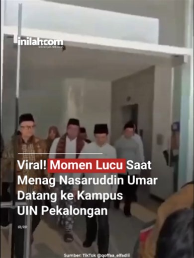 Sebuah momen lucu terjadi saat Menteri Agama Prof. Nasaruddin Umar melakukan kunjungan ke Kampus UIN KH Abdurrahman Wahid. Dalam video yang beredar, seorang pria tampak berlari tergesa-gesa membawa payung untuk melindungi sang menteri. Namun, sesaat setelah payung dibuka, justru terjadi kejadian tak terduga yang membuat suasana berubah menjadi penuh gelak tawa. Reaksi santai dari orang-orang di sekitar membuat momen tersebut semakin menghibur. Tak butuh waktu lama, videonya pun ramai beredar di 