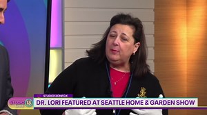 Dr. Lori appraising antiques at Seattle Home & Garden Show