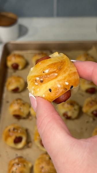 viral crescent roll pigs in a blanket recipe 🌭#recipe #food #cooking #dough #easyrecipe #shorts